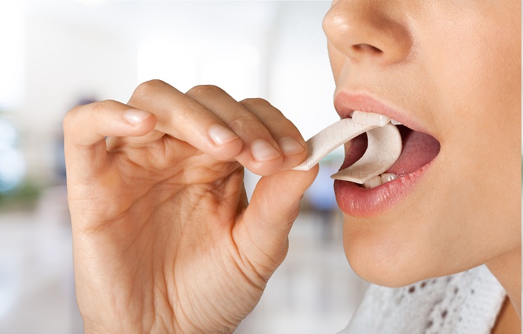 chew gum to prevent bad breath